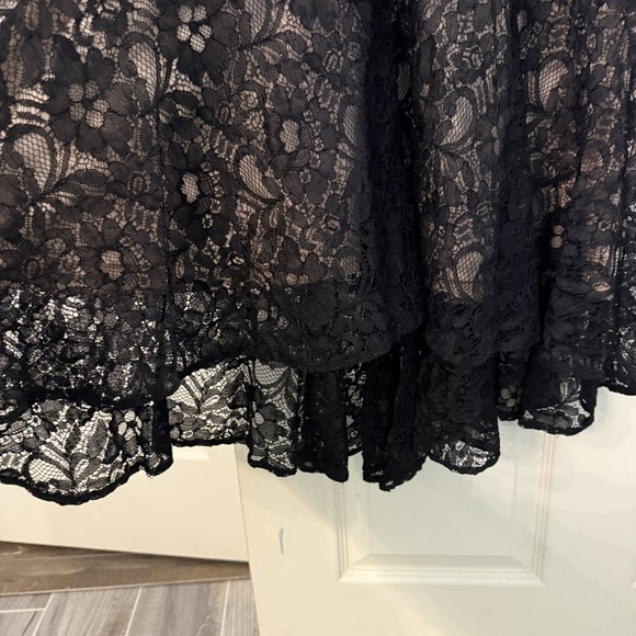 Taylor Women's Dress Black And Nude Lace Overlay Sexy Witch Size 10 - Picture 3 of 11